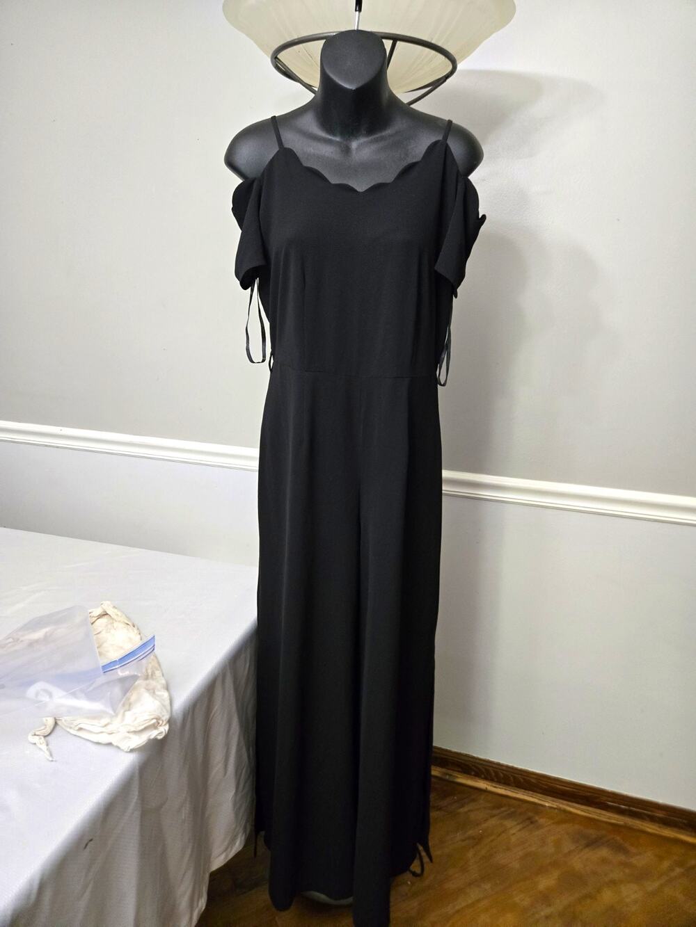 Monteau Los Angeles Black Cold Shoulder Strap Jumpsuit Women’s Size M